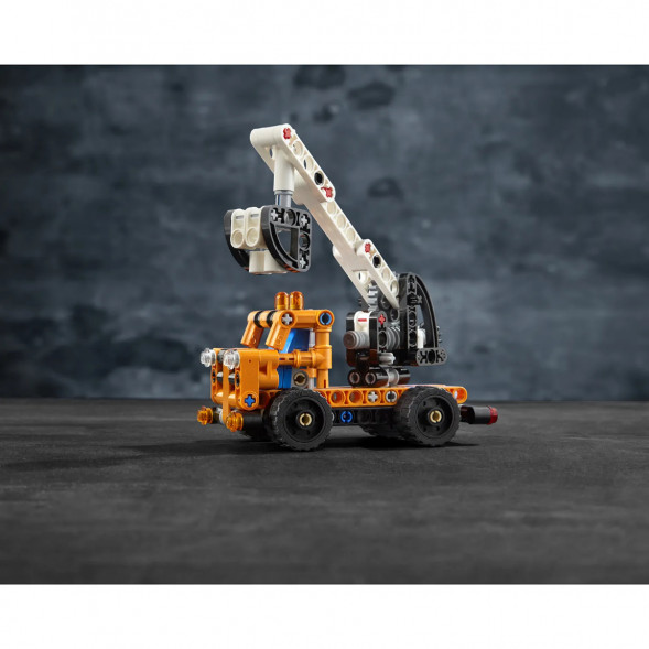 Конструктор LEGO Technic 42088 Ремонтный автокран в Нижневартовске