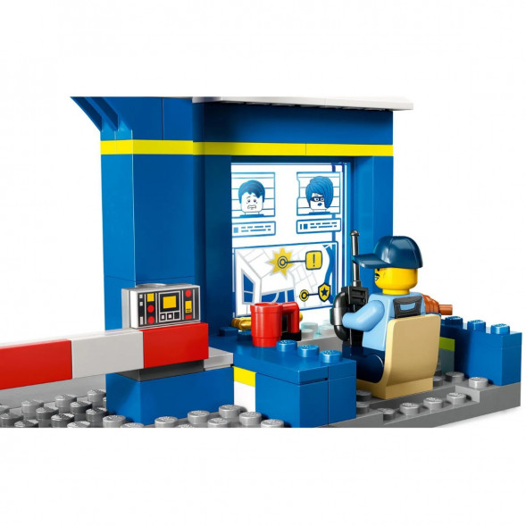 Конструктор LEGO City 60370 Побег из полицейского участка в Нижневартовске